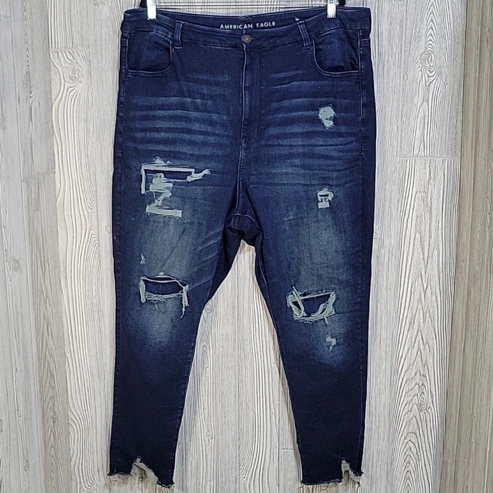 American Eagle Next Level Stretch High Rise Curvy Distressed Jegging